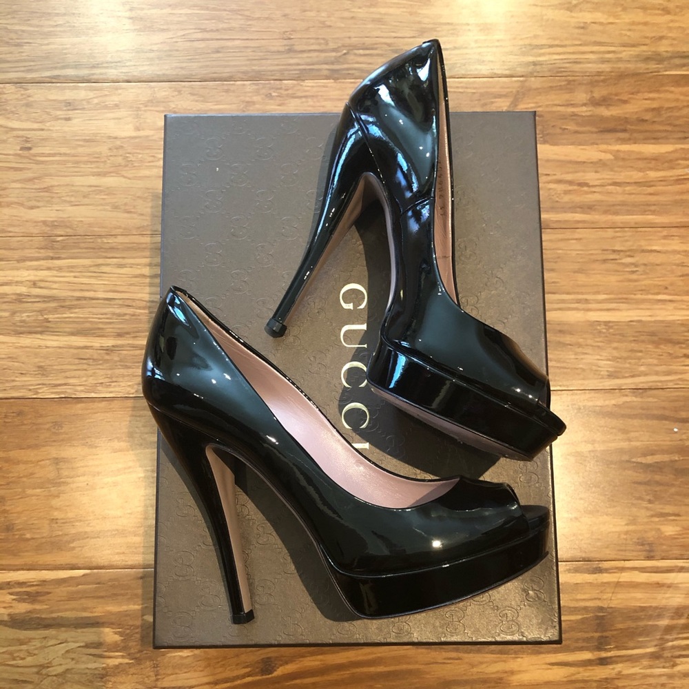 Gucci Vernice Crystal Patent Leather Pump